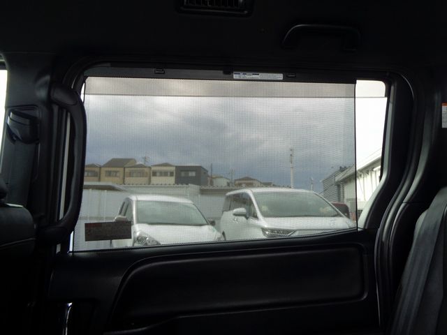 TOYOTA NOAH 2018 Image 31