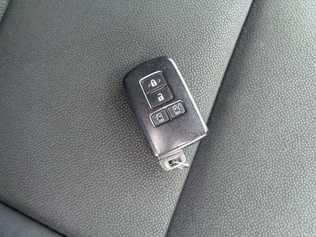 TOYOTA NOAH 2018 Image 31