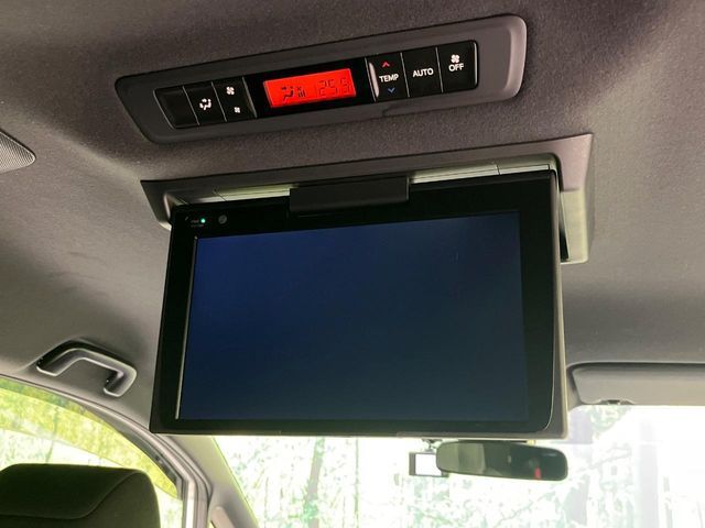 TOYOTA VOXY 2018 Image 31