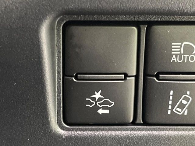 TOYOTA VOXY 2018 Image 31