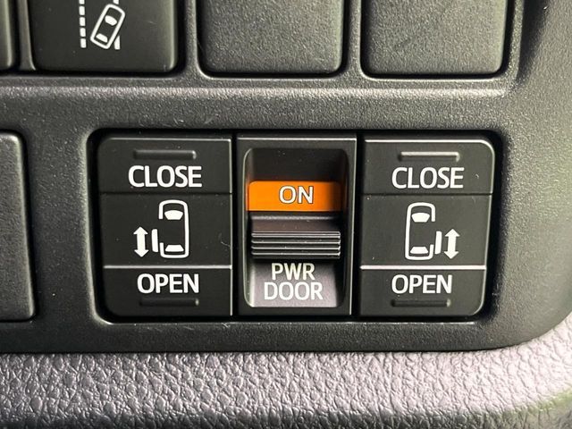 TOYOTA VOXY 2018 Image 31