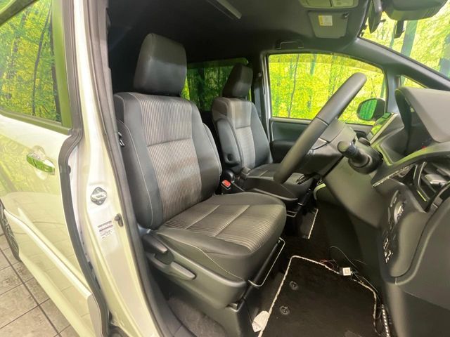 TOYOTA VOXY 2018 Image 31