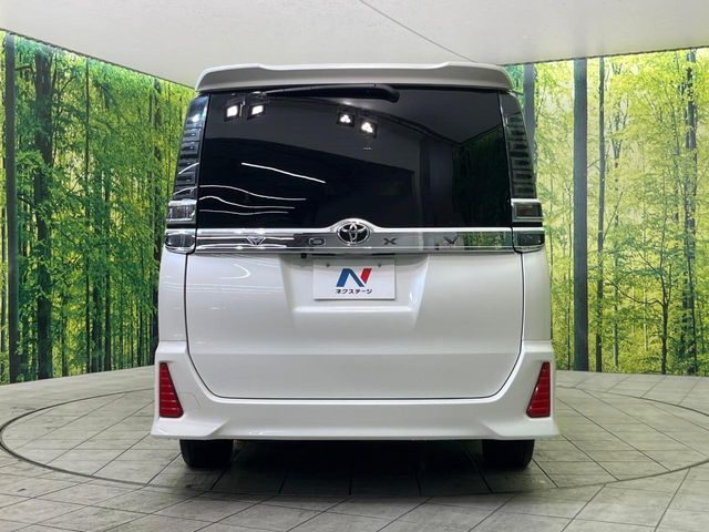 TOYOTA VOXY 2018 Image 31