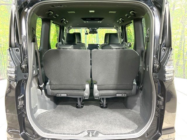 TOYOTA VOXY HYBRID 2023 Image 31