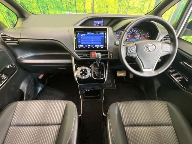 TOYOTA VOXY 2018 Image 31