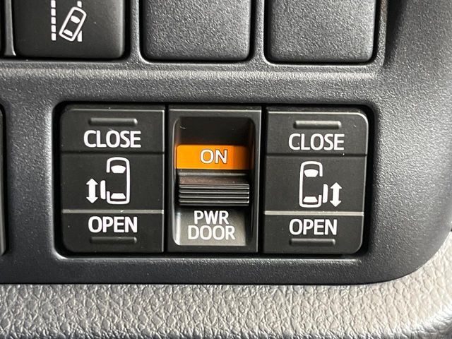 TOYOTA VOXY 2018 Image 31