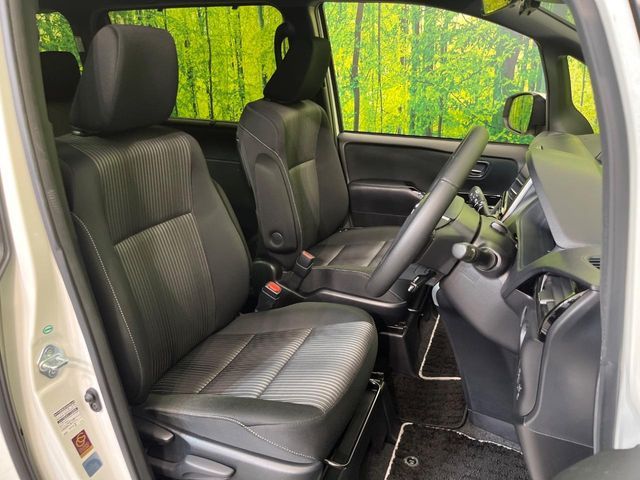 TOYOTA VOXY 2018 Image 31