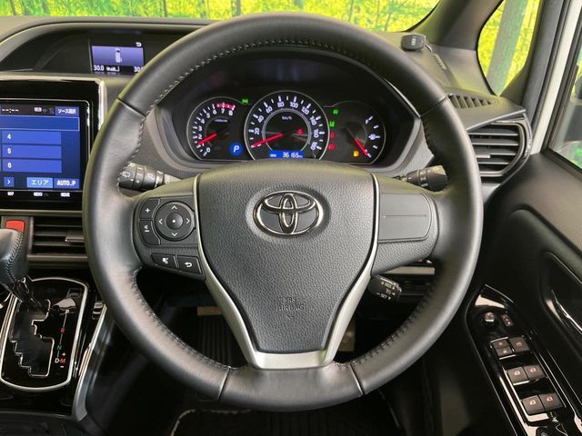 TOYOTA VOXY 2018 Image 31