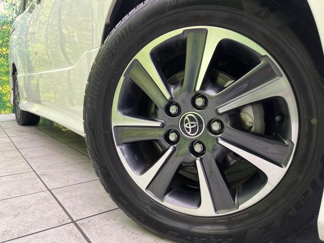 TOYOTA VOXY 2018 Image 31