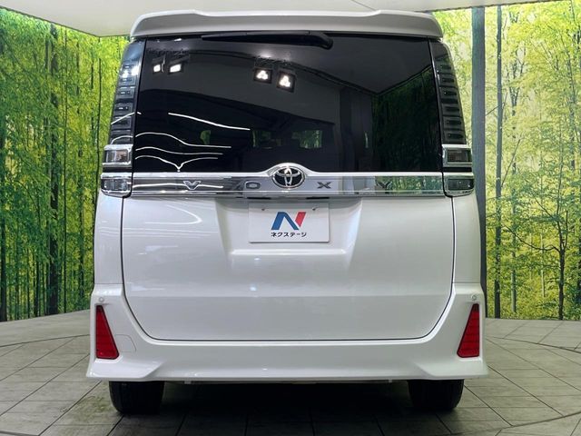 TOYOTA VOXY 2018 Image 31