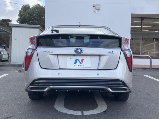 TOYOTA PRIUS 2017 Image 31