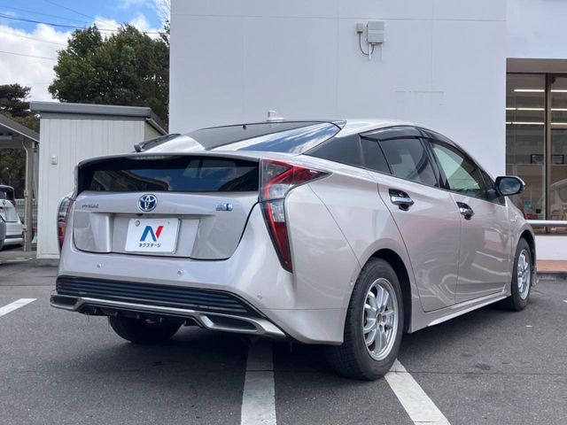 TOYOTA PRIUS 2017 Image 31