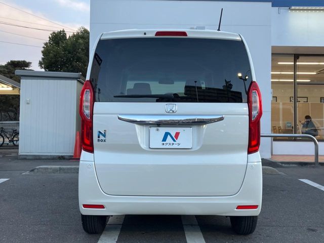 HONDA N BOX 2017 Image 31