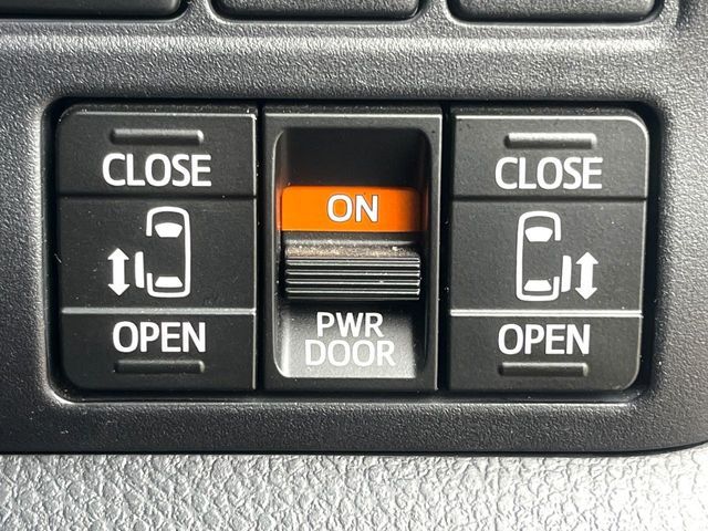 TOYOTA NOAH 2017 Image 31