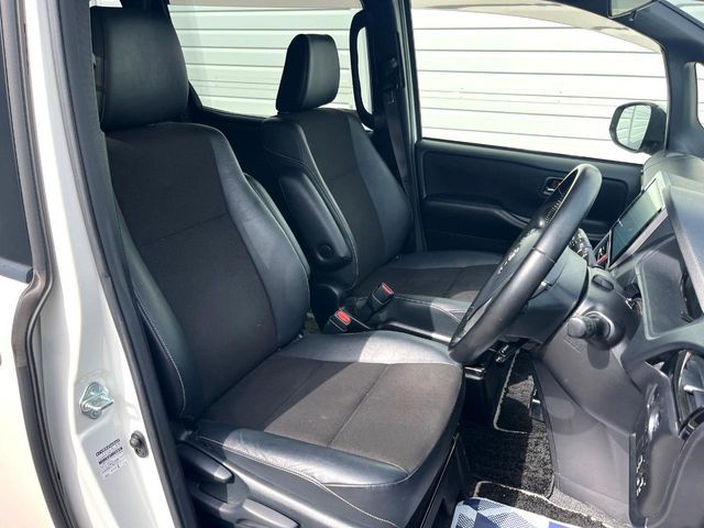 TOYOTA NOAH 2017 Image 31