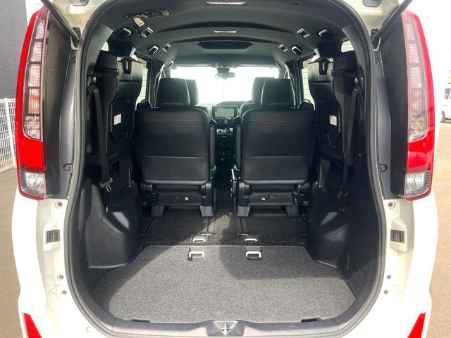 TOYOTA NOAH 2017 Image 31