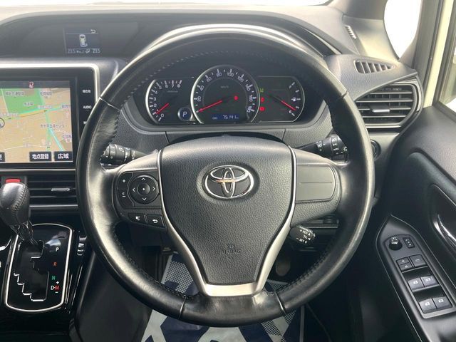 TOYOTA NOAH 2017 Image 31