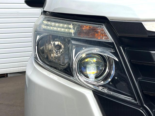 TOYOTA NOAH 2017 Image 31