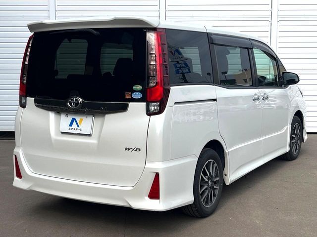 TOYOTA NOAH 2017 Image 31