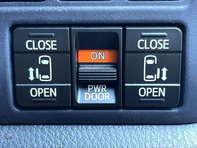 TOYOTA NOAH 2014 Image 31