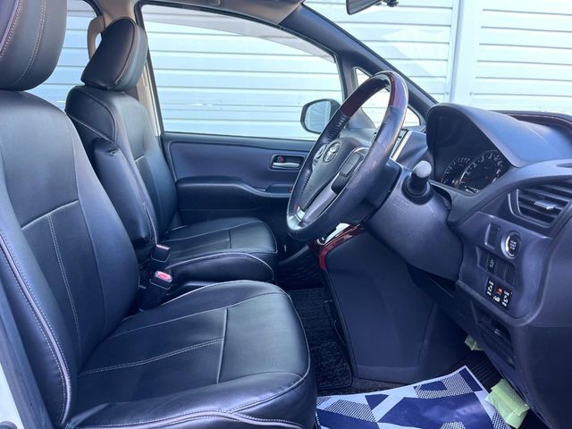 TOYOTA NOAH 2014 Image 31