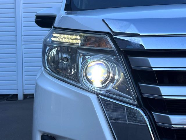 TOYOTA NOAH 2014 Image 31