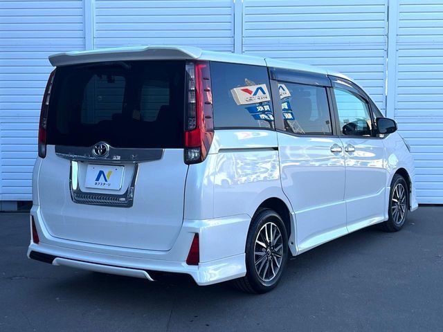 TOYOTA NOAH 2014 Image 31