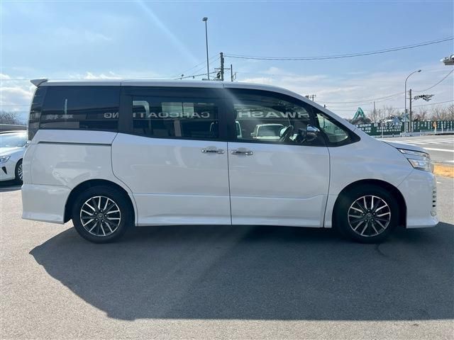 TOYOTA VOXY 2015 Image 31