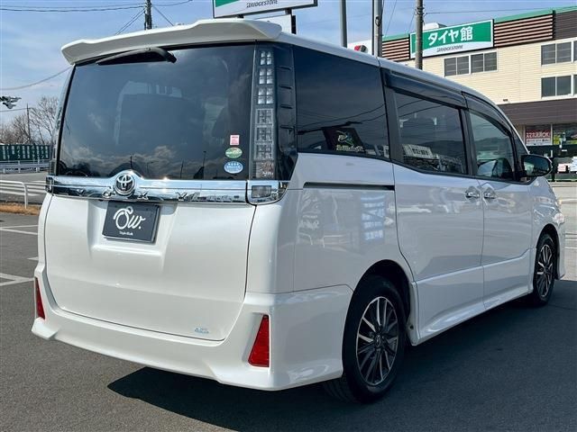 TOYOTA VOXY 2015 Image 31