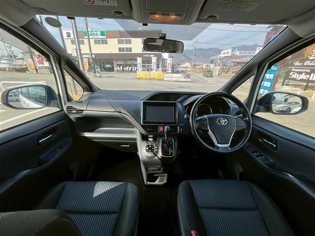 TOYOTA VOXY 2015 Image 31