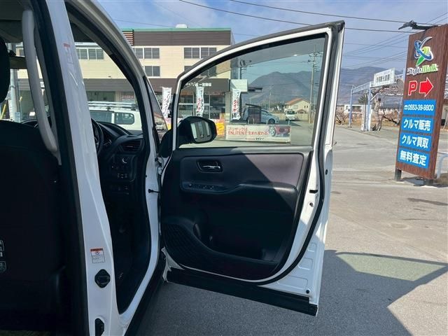 TOYOTA VOXY 2015 Image 31