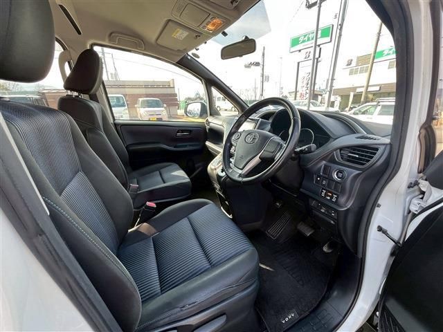 TOYOTA VOXY 2015 Image 31