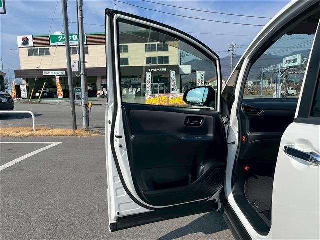 TOYOTA VOXY 2015 Image 31