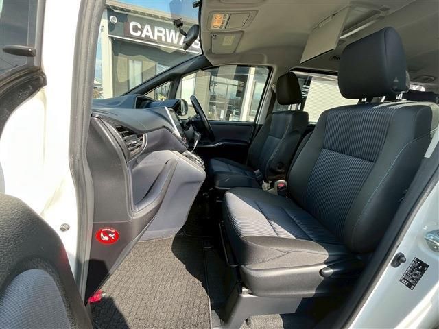 TOYOTA VOXY 2015 Image 31