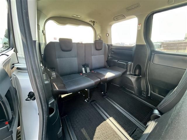 TOYOTA VOXY 2015 Image 31