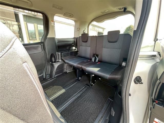 TOYOTA VOXY 2015 Image 31