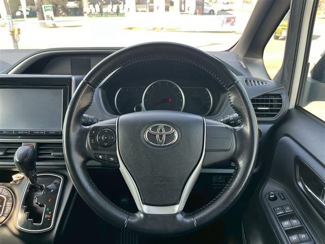 TOYOTA VOXY 2015 Image 31