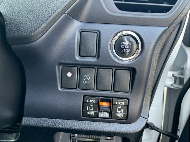 TOYOTA VOXY 2015 Image 31