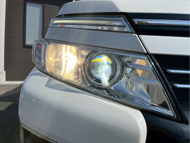 TOYOTA VOXY 2015 Image 31