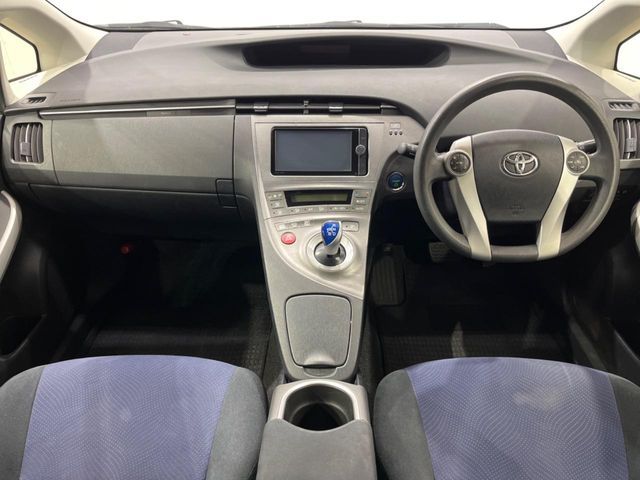 TOYOTA PRIUS 2012 Image 31