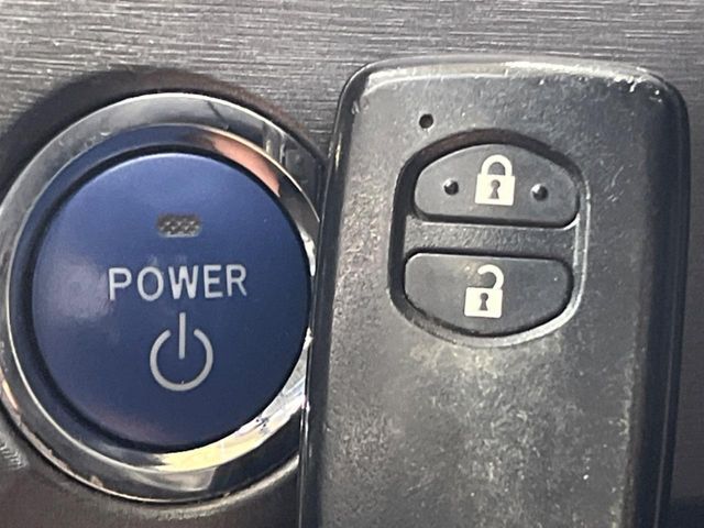 TOYOTA PRIUS 2012 Image 31