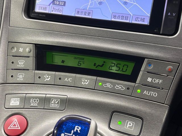 TOYOTA PRIUS 2012 Image 31