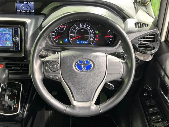 TOYOTA NOAH 2018 Image 31