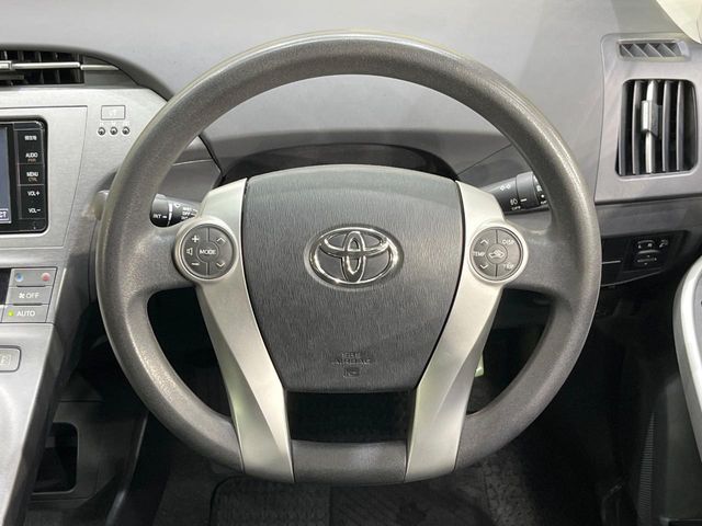 TOYOTA PRIUS 2015 Image 31