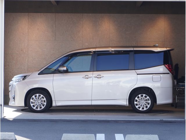 TOYOTA NOAH HYBRID 2025 Image 31