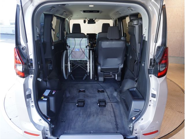 TOYOTA NOAH HYBRID 2025 Image 31