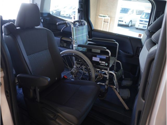 TOYOTA NOAH HYBRID 2025 Image 31