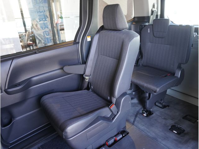 TOYOTA NOAH HYBRID 2025 Image 31