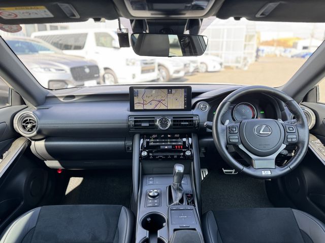 TOYOTA LEXUS IS300H 2023 Image 31