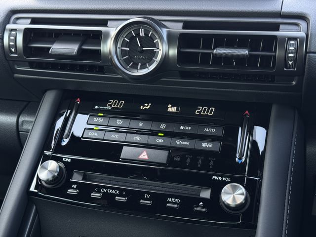 TOYOTA LEXUS IS300H 2023 Image 31